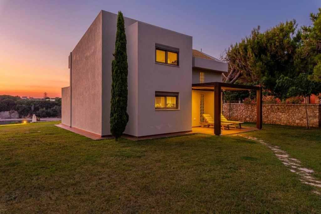 Villa Idyle - Beachfront Residence Tragana  Экстерьер фото
